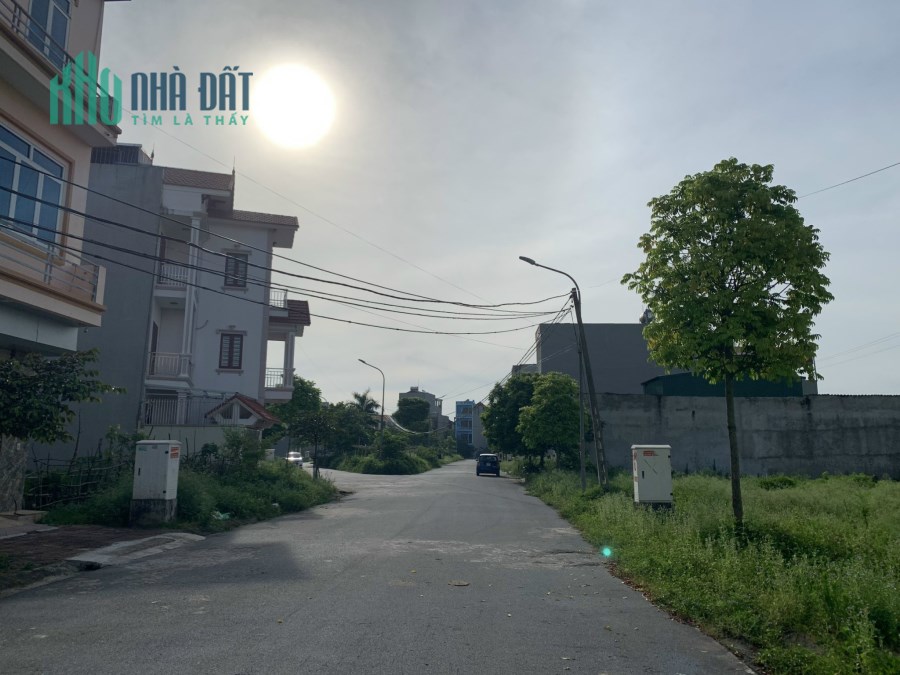 TÔI CẦN BÁN LÔ GÓC SẴN NHÀ 2.5 TẦNG TẠI TP BẮC NINH