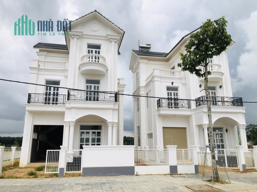Bán Gấp lô đất thổ cư 100m2 SHR mặt tiền D9T769, gần sân bay QT Long Thành
