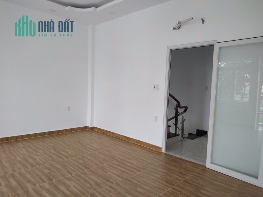 Chính Chủ Bán Gấp Căn Nhà Giảm Hơn 300Triệu - Nhận Nhà Ở Ngay - Bao Công Chứng Sang Tên - Gần KCN