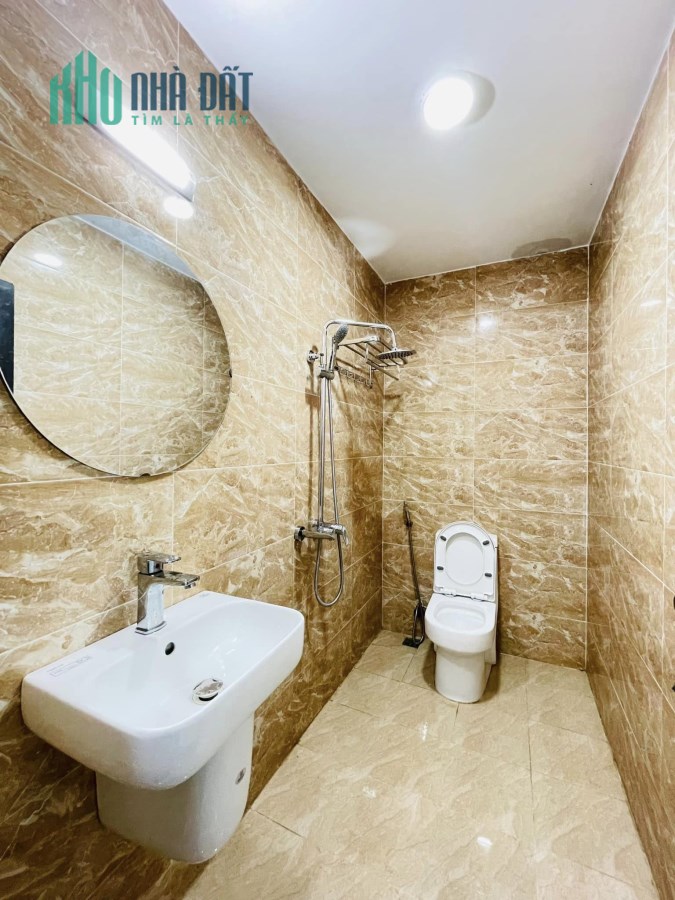 BÁN NHÀ LẠC LONG QUÂN-CẦU GIẤY-2 THOÁNG-SỔ VUÔNG-TẶNG FULL NỘI THẤT-DT42M GIÁ 4.95 TỶ