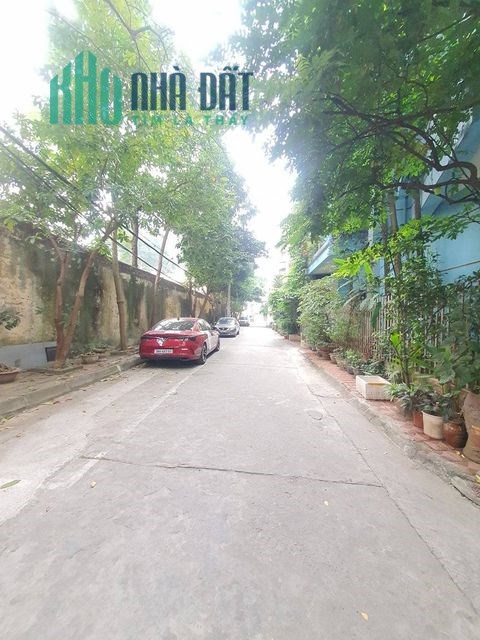 ÁN NHÀ CẦU GIẤY - PHÂN LÔ Ô TÔ TRÁNH - GARA  - Ô CHỜ THANG MÁY - KINH DOANH TỐT _ chỉ hơn 8 tỷ.