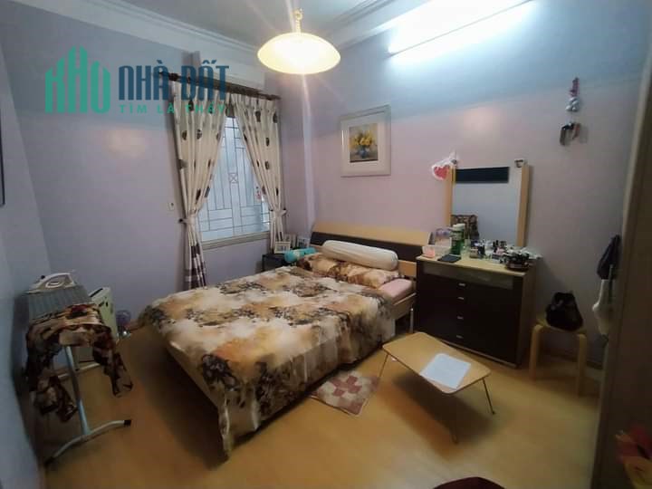 Chính chủ cần bán gấp nhà Tây Hồ ngõ 242 Lạc Long Quân, oto đỗ, DT 40m2, Giá 8.3 tỷ