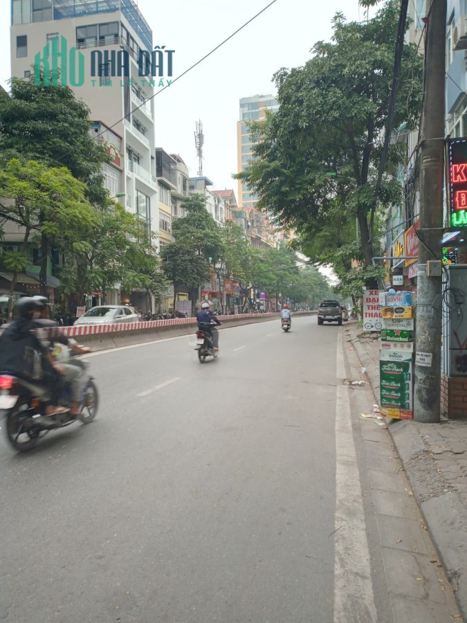 Chính chủ cần bán gấp nhà Tây Hồ ngõ 242 Lạc Long Quân, oto đỗ, DT 40m2, Giá 8.3 tỷ