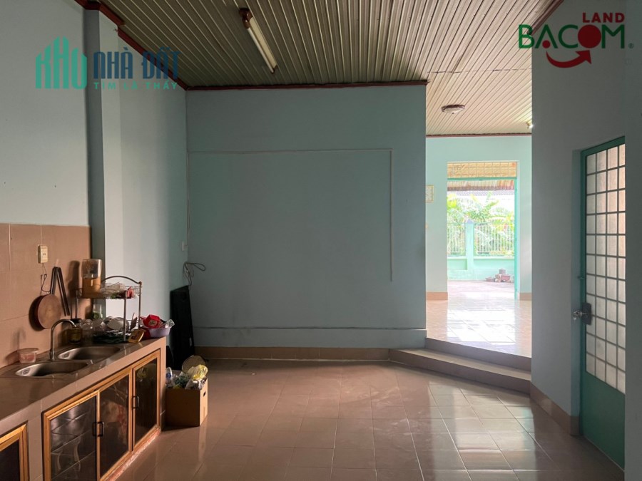 Bán căn nhà duy nhất ngang 8m gần chợ Tân Vạn, SHR full thổ cư, đường ô tô