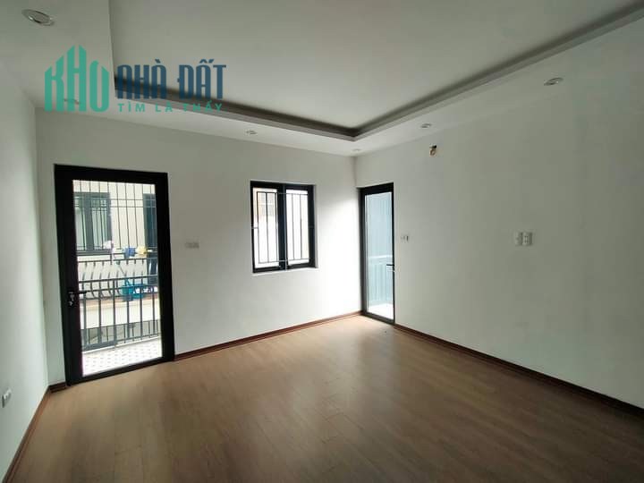 Chưa đến 4 tỉ có Nhà 5 tầng,45m Ngọc Thụy,MT 5m.10 phút sang Mipec,Cầu LB