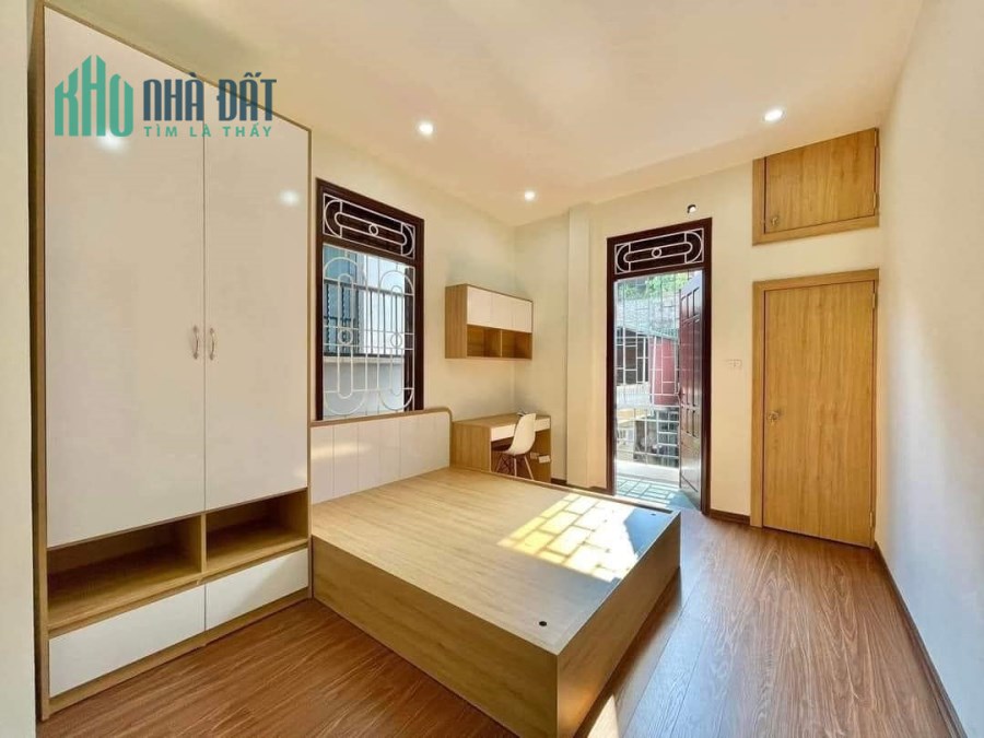 Cần bán gấp nhà phố Giáp Bát 53m2 x 4 tầng ngõ nông, ngõ ô tô đỗ giá chỉ 5,8 tỷ