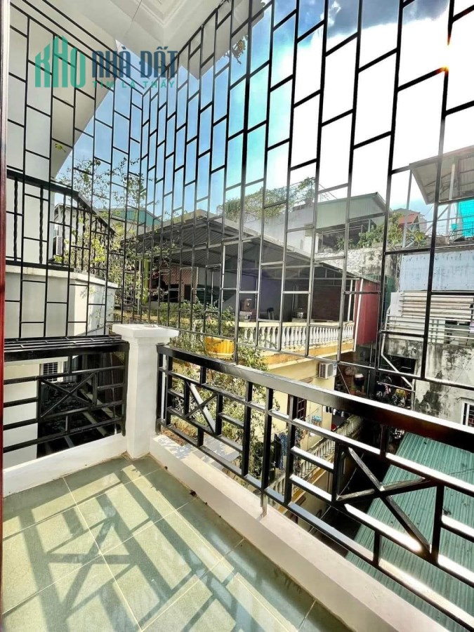Cần bán gấp nhà phố Giáp Bát 53m2 x 4 tầng ngõ nông, ngõ ô tô đỗ giá chỉ 5,8 tỷ