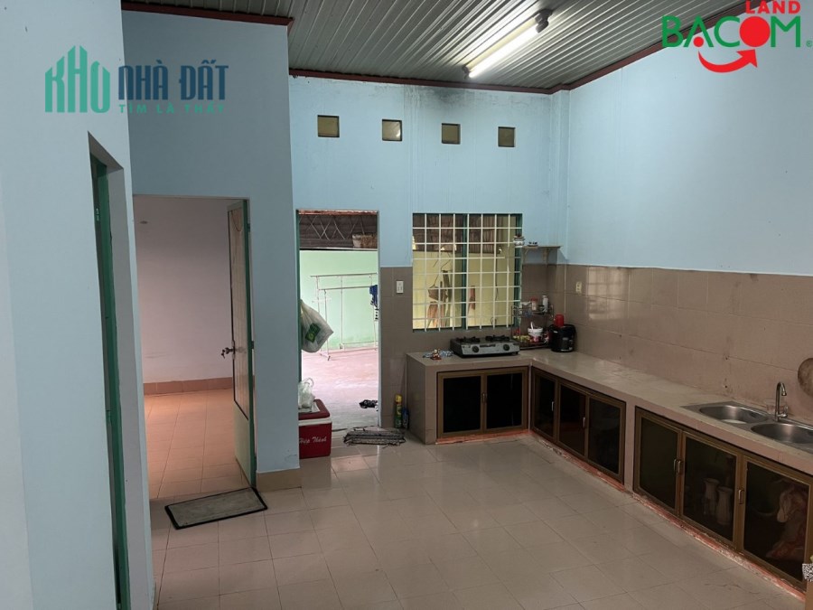 Bán căn nhà duy nhất ngang 8m gần chợ Tân Vạn, SHR full thổ cư, đường ô tô già 3ty500