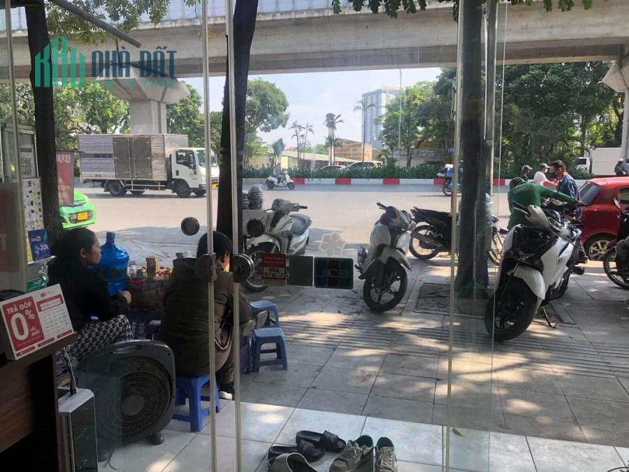 3,2 TỶ mặt đường Nguyễn Trãi - kinh doanh - vỉa hè đá bóng