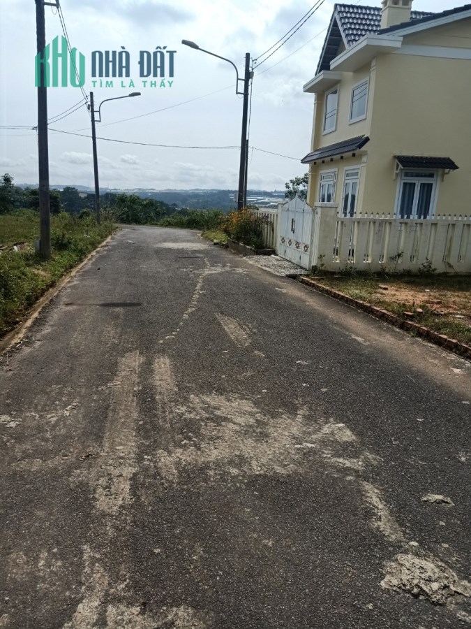 Cần bán Lô đất XD 211m2 trong KQH Trường Trung cấp Du Lịch Đà Lạt, P7, Đà Lạt
