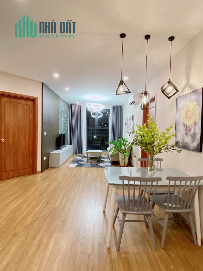 Cần tiền trả nợ ngân hàng bán rẻ căn hộ tòa E2 Emerald CT8 Mỹ Đình, 2 ngủ 2 WC, 76m2, full đồ nội