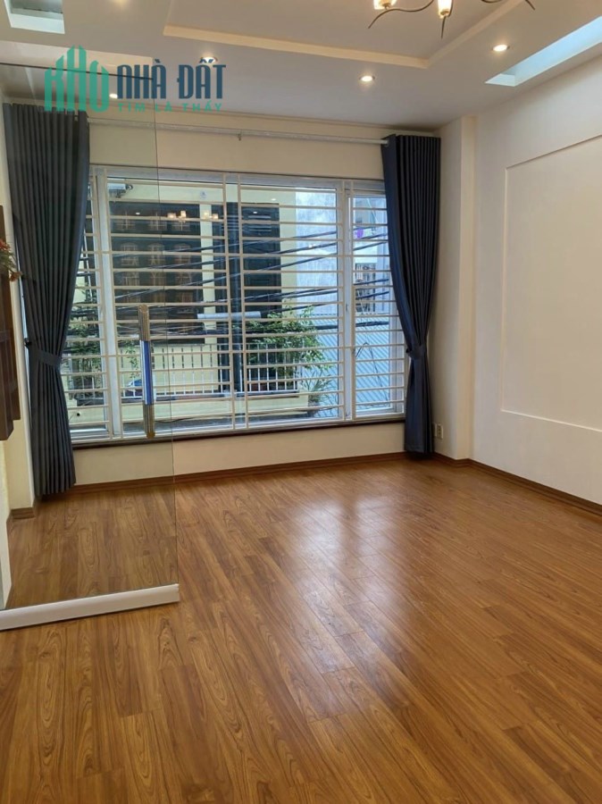 Nhà Hoàng Ngân, Cầu Giấy, 31m2 x 5 tầng, nhà đẹp, ô tô vào nhà, kinh doanh, giá 8.5 tỷ