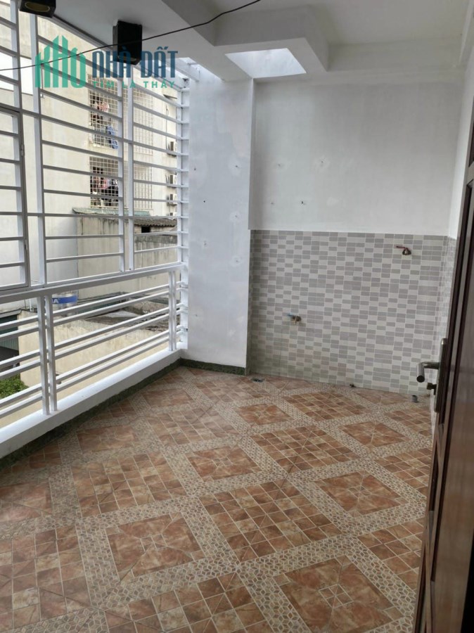 Nhà Hoàng Ngân, Cầu Giấy, 31m2 x 5 tầng, nhà đẹp, ô tô vào nhà, kinh doanh, giá 8.5 tỷ