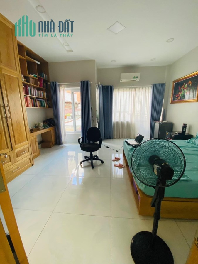 Nguyễn Qúy Anh,Tân Sơn Nhì. 3 Tầng,80m2, Ngang 5,4m, Hẻm Xe Hơi.