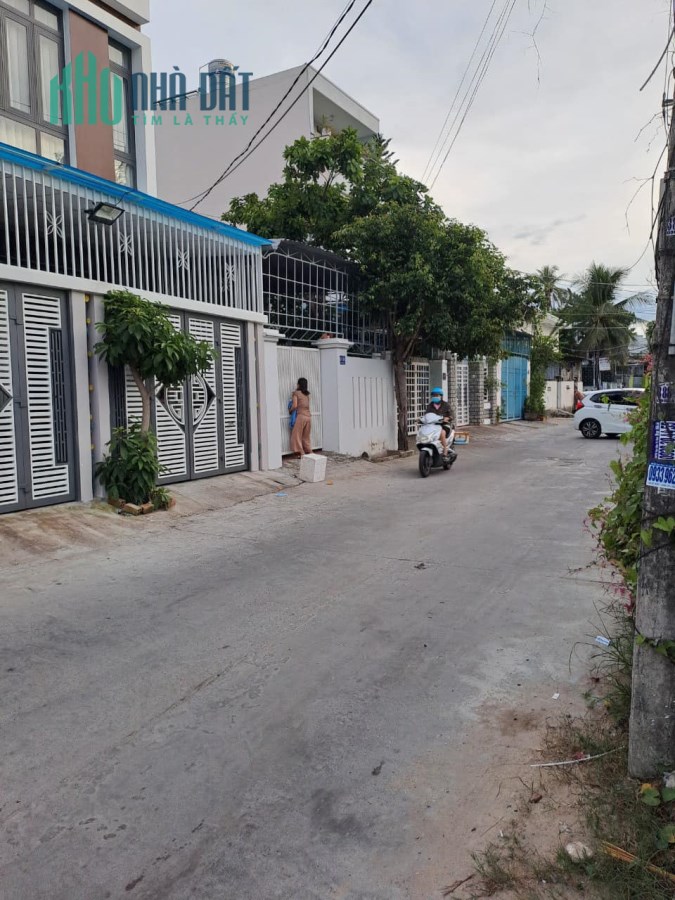 Bán Nhà 3 tầng Gần Chợ Ngọc Hiệp Gần Siêu Thị GO Nha Trang Khánh Hòa