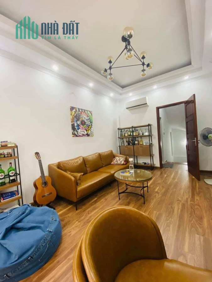 Chỉ hơn 3 tỷ. Nhà đẹp đón TẾT. Bán phố Mai Dịch: 37m2*5T. ĐỦ NỘI THẤT. THOÁNG 2 MẶT