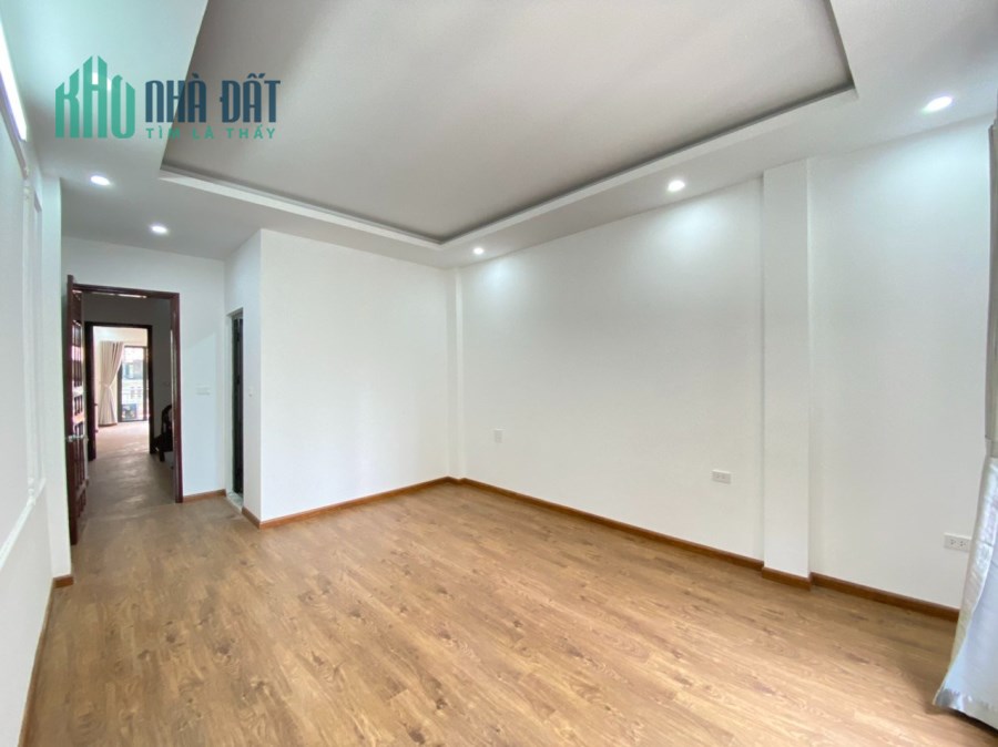Bán nhà Lạc Long Quân, Cầu Giấy 2 thoáng, gần Ô TÔ, ngõ nông, tặng full nội thất  45m giá 4.7 tỷ