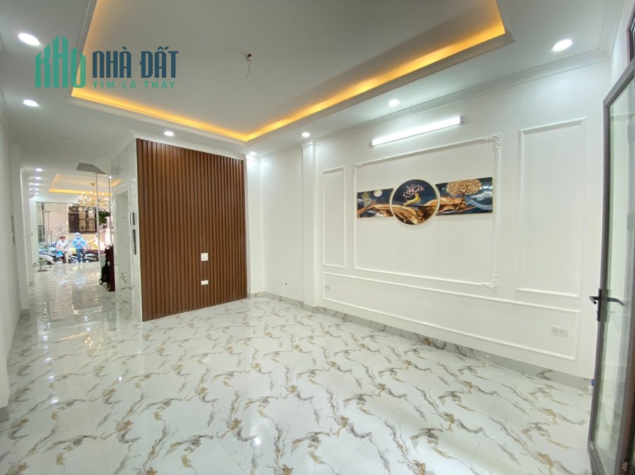 Bán nhà Lạc Long Quân, Cầu Giấy 2 thoáng, gần Ô TÔ, ngõ nông, tặng full nội thất  45m giá 4.7 tỷ