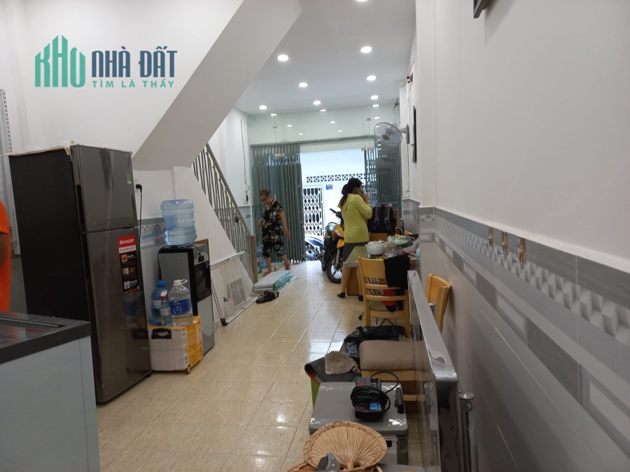 Nhà 3 tầng BTCT - Xe hơi đỗ cửa - Nở hậu nhẹ - 38m2 - Chỉ 10.5 tỷ