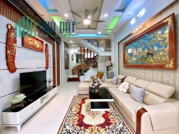 Hẻm 404 ĐIỆN BIÊN PHỦ. DT: 4.2x12.2m. 4 Lầu. 5.7  tỷ TL