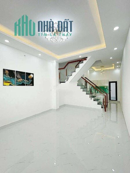 Hẻm 521 CÁCH MẠNG THÁNG 8. DT: 4 x11m. 3 Lầu. 7.1  tỷ TL