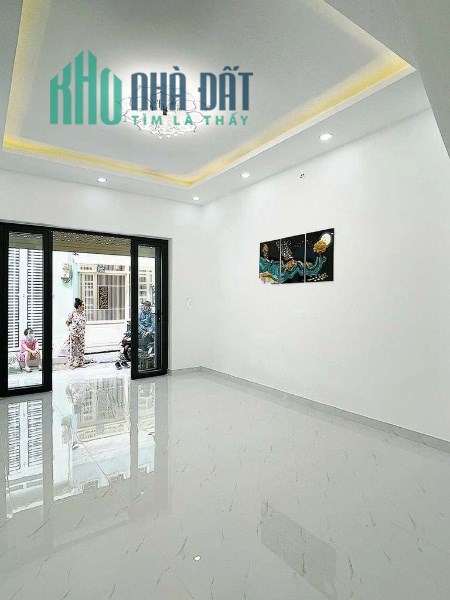 Hẻm 521 CÁCH MẠNG THÁNG 8. DT: 4 x11m. 3 Lầu. 7.1  tỷ TL
