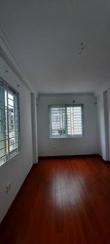 Quá đẹp chính chủ bán  nhà phố Việt Hưng ở ngay dt 36 , 5 tầng nhỉnh 3 tỷ