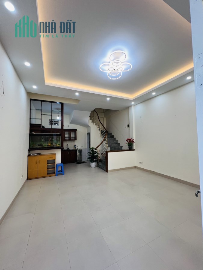 Nhỉnh 3 tỷ có nhà Ngọc Thuỵ, Dt 37m, 4 tầng, Mt4m.