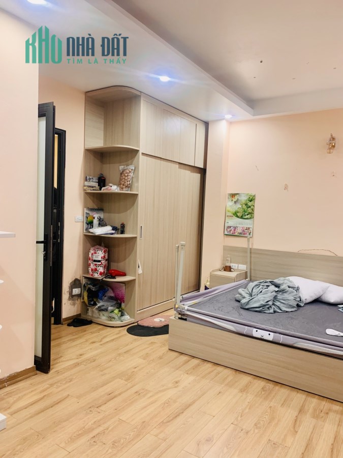 Nhà đẹp ở ngay đón tết rộn rang Phố TÔN ĐỨC THẮNG 5 tầng MT 3m  30m chỉ 2.7 tỷ.
