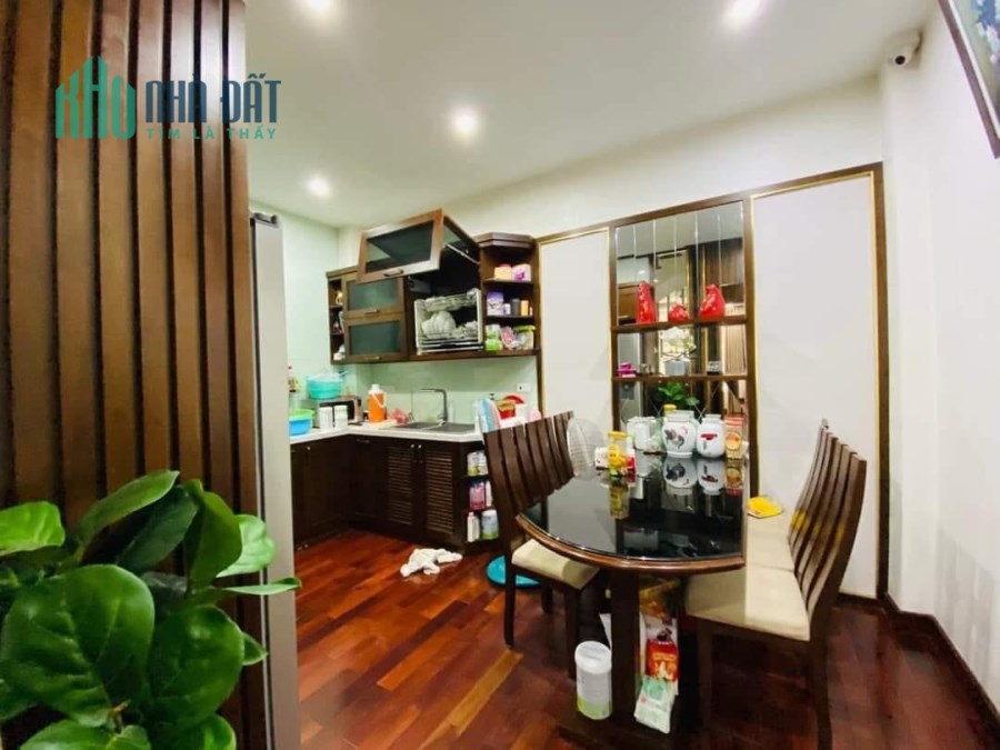 Một nhà ra phố gần Hồ Tây 45m 5T 6.x tỷ. LÔ GÓC, KINH DOANH 0912288365