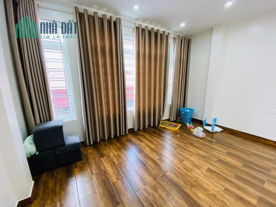Một nhà ra phố gần Hồ Tây 45m 5T 6.x tỷ. LÔ GÓC, KINH DOANH 0912288365