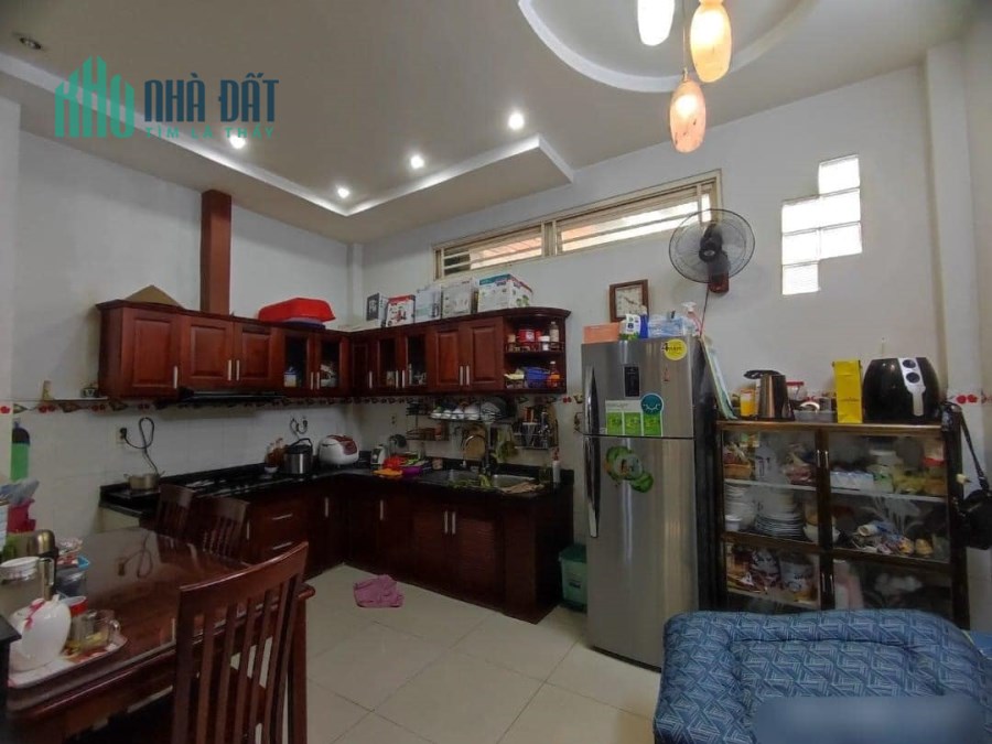 CẦN BÁN GẤP NHÀ LÊ ĐÌNH THÁM,P TÂN QUÝ, TÂN PHÚ.DT: 5x12m ,3 Lầu.3PN, 4WC. GIÁ CHỈ 6 TỶ (TL)