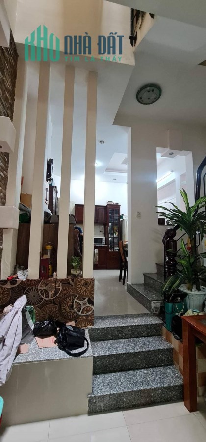 GIÁ RẺ, Mặt tiền kinh doanh, đường Nguyễn Tri Phương, quận 10, 35 m2, giá chỉ 7 tỷ