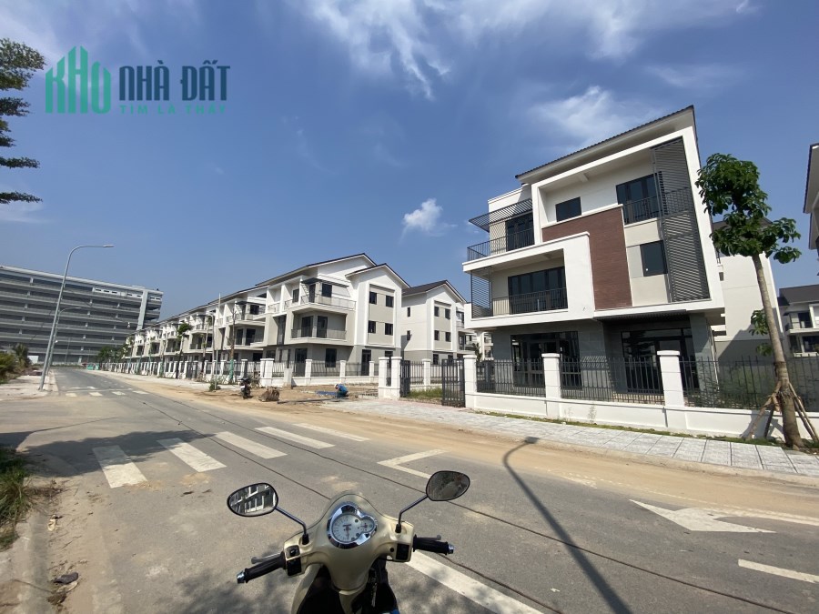 SiÊu HiẾm căn Biệt Thự Đơn Lập 300m2x3T view công viên hồ điều hòa cạnh Khu Công Nghệ Cao