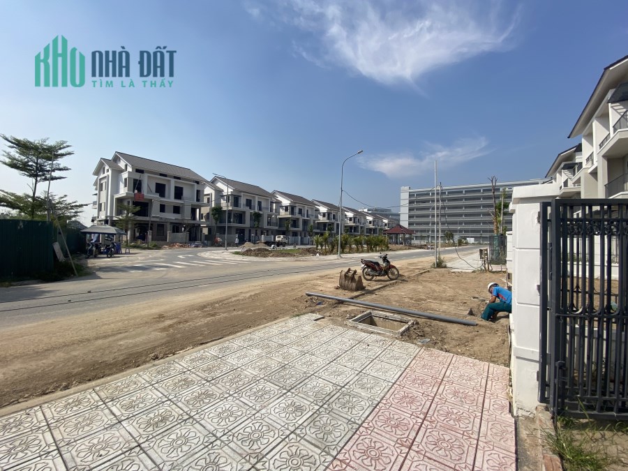 SiÊu HiẾm căn Biệt Thự Đơn Lập 300m2x3T view công viên hồ điều hòa cạnh Khu Công Nghệ Cao