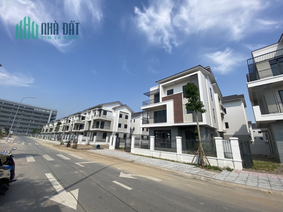 SiÊu HiẾm căn Biệt Thự Đơn Lập 300m2x3T view công viên hồ điều hòa cạnh Khu Công Nghệ Cao