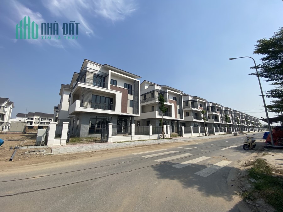 SiÊu HiẾm căn Biệt Thự Đơn Lập 300m2x3T view công viên hồ điều hòa cạnh Khu Công Nghệ Cao