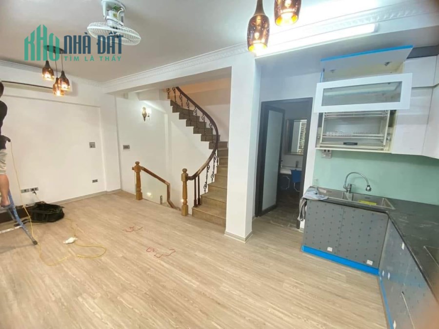 Bán nhà mặt phố Sân Vận Động Hàng Đẫy - Lô góc 6 tầng - mặt tiền hơn 6m - Nhà dân xây mới - 35m2