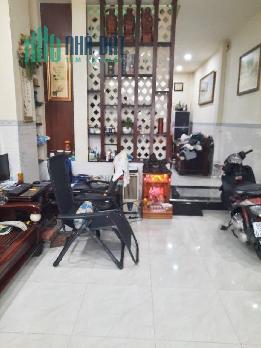 Hẻm XH, Lã Xuân Oai , Ngang 4.2, 57m2 ,Nở Hậu, Nhà Đẹp ở ngay, Nhỉnh 4 tỷ.