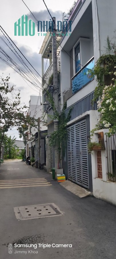 Hẻm XH, Lã Xuân Oai , Ngang 4.2, 57m2 ,Nở Hậu, Nhà Đẹp ở ngay, Nhỉnh 4 tỷ.