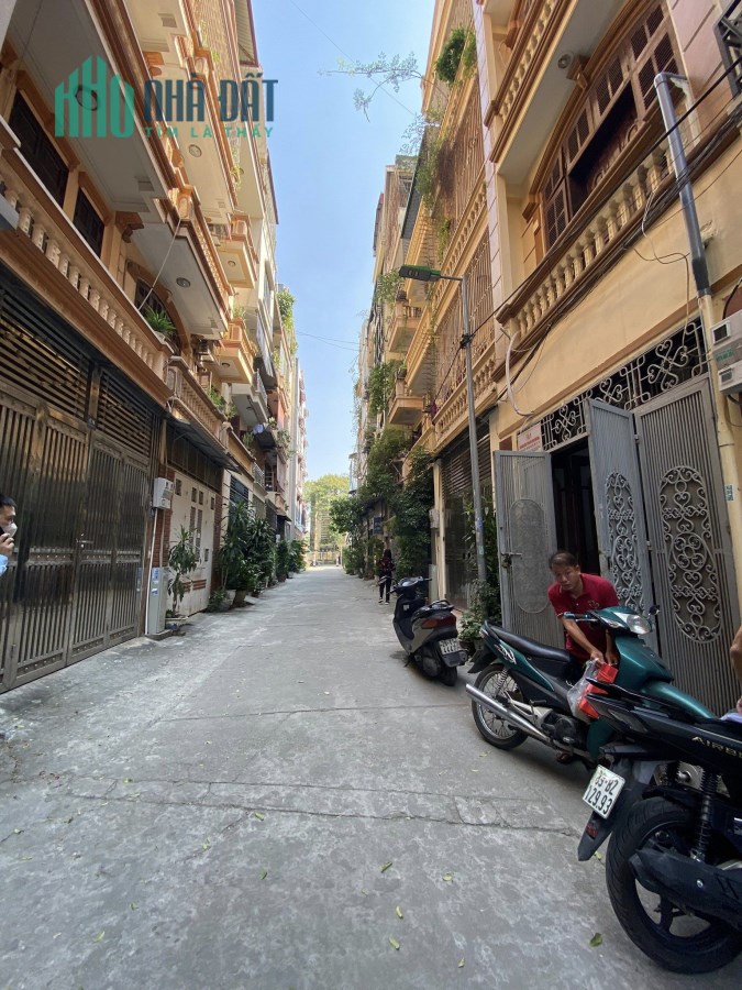 SIÊU HOT, BÁN NHÀ ĐẸP Ở HOÀNG QUỐC VIỆT, PHÂN LÔ CÁN BỘ, Ô TÔ TRÁNH, 40M2, GIÁ 8,8 TỶ