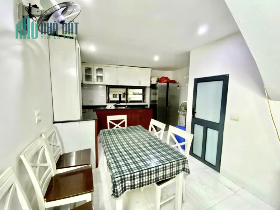 BÁN NHÀ Ở TRUNG KÍNH – 4 TẦNG MỚI – MT 3,5 M – NỞ HẬU – NGÕ NÔNG GẦN HỒ - 4,9 TỶ - 50 M2