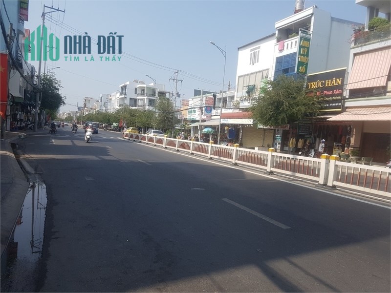 Cho thuê mặt tiền 1 trệt 3 lầu đường 30/4, TP Vũng Tàu đẹp rẻ
