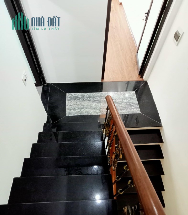 Bán nhà Trương Định. View sân chơi thoáng vĩnh viễn. 33m x 4 tầng 3 ngủ. 3,98 tỷ có TL
