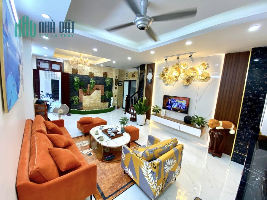 Nhà đẹp, giá rẻ, phố Đê La Thành, 6 tầng, 3 ngủ, 30m2, 3.5 tỷ