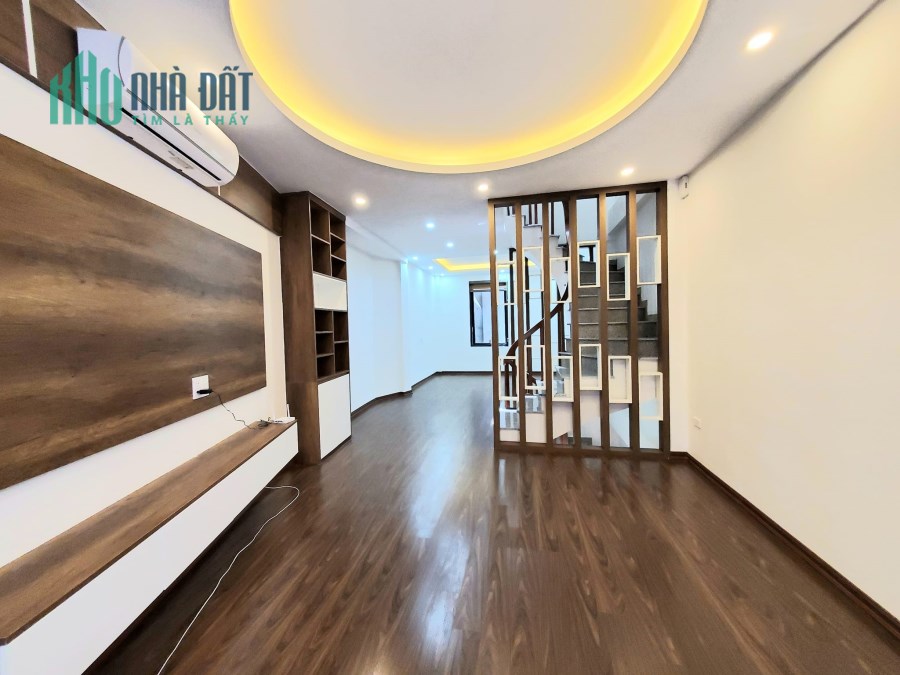 SIÊU ĐẸP NGUYỄN ĐÌNH HOÀN- CẦU GIẤY 40Mx5T, 4,95 TỶ, 20 PHÚT ĐI SÂN BAY.