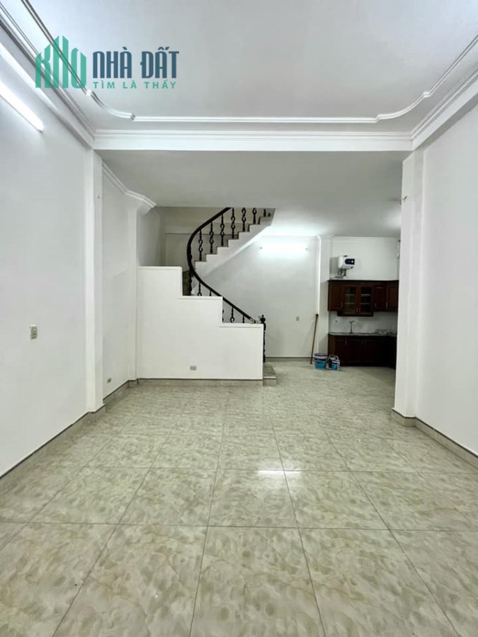 NHÀ CÁT LINH , GẦN VĂN MIẾU , SÁT Ô TÔ , NGÕ THÔNG THẲNG TẮP