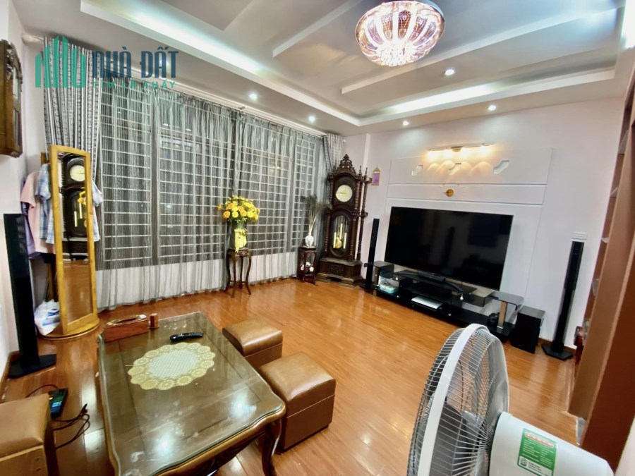Bán nhà Đội Cấn, Ba Đình DT 35m2 x 5 tầng gần đường ô tô nhà mới đẹp về ở luôn giá nhỉnh 4 tỷ.
