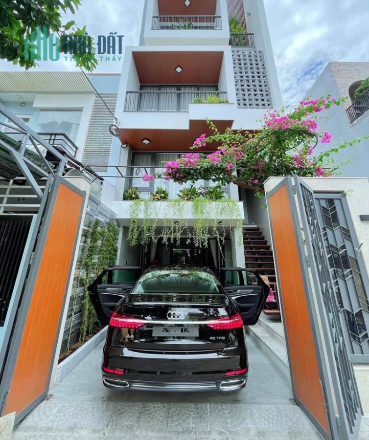 Bán nhà phân lô Nguyễn Hoàng Tôn, Tây Hồ,  ô tô 7 chỗ  – 41m, 4 tầng, MT 4.5m, giá 7 tỷ 200 triệu.