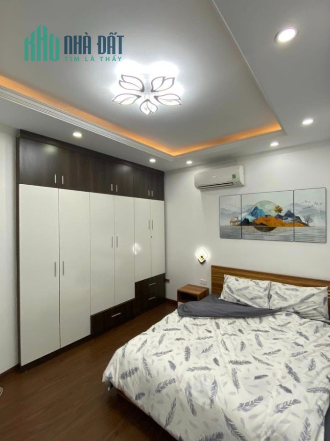 Bán nhà phân lô, Xuân La, Tây Hồ, 40m, 4 tầng, giá 5 tỷ 500 triệu, nhà đẹp ở luôn.
